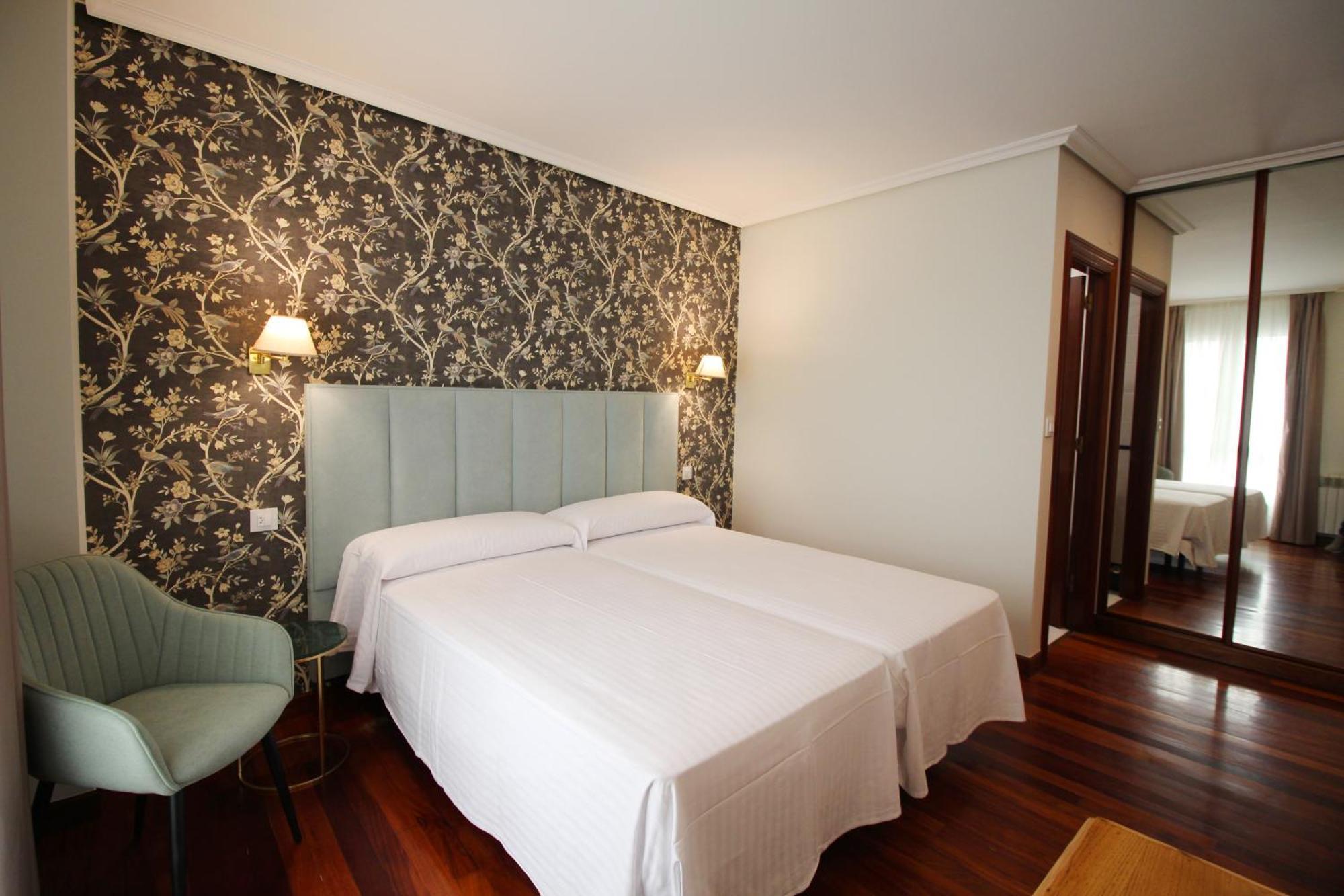 Hosteria De Adarzo Auto Check Santander Exterior photo